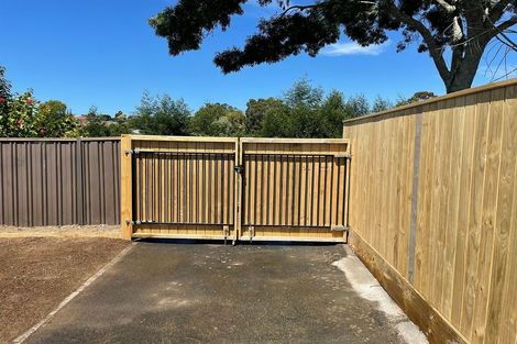 Photo of property in 104 Edmonton Road, Henderson, Auckland, 0612