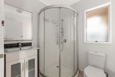 Photo of property in 15 Taikata Road, Te Atatu Peninsula, Auckland, 0610