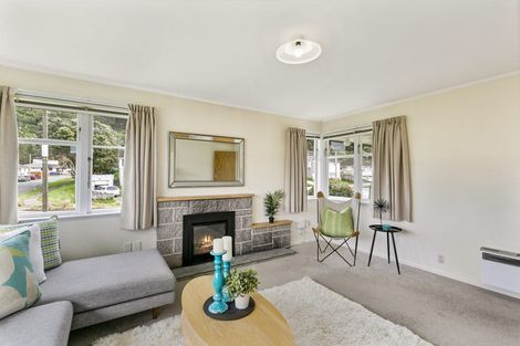 Photo of property in 20 Franklyn Road, Tawa, Wellington, 5028