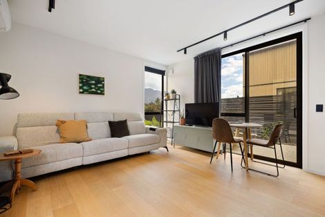 Photo of property in 6 Casterway Crescent, Jacks Point, 9371