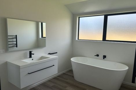 Photo of property in 1 Kakariki Crescent, Carterton, 5713