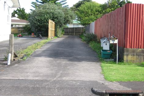 Photo of property in 2/18 Montmere Avenue, Te Atatu Peninsula, Auckland, 0610