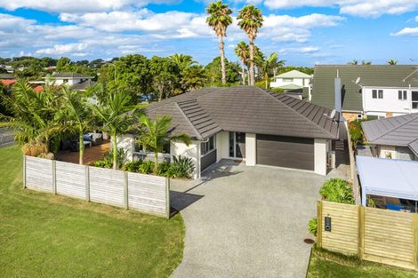 Photo of property in 7 Laurie Street, Red Beach, 0932