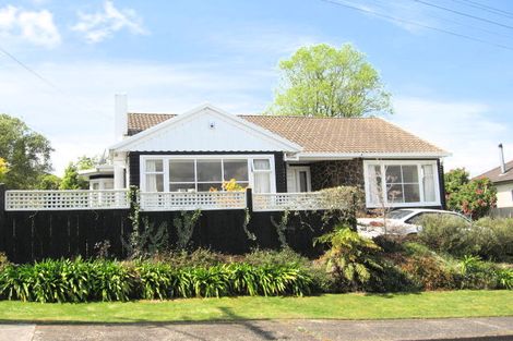 Photo of property in 3 Pah Road, Kawaha Point, Rotorua, 3010