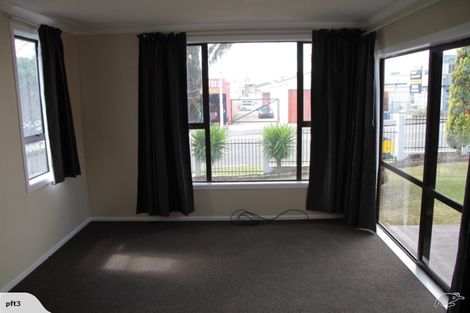 Photo of property in 4112 Great North Road, Glen Eden, Auckland, 0602