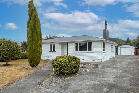 Photo of property in 8 Bethune Street, Featherston, 5710