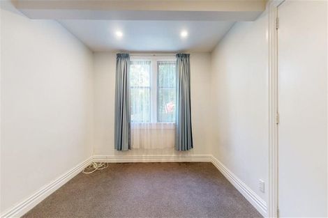 Photo of property in 56 Kelburn Parade, Kelburn, Wellington, 6012