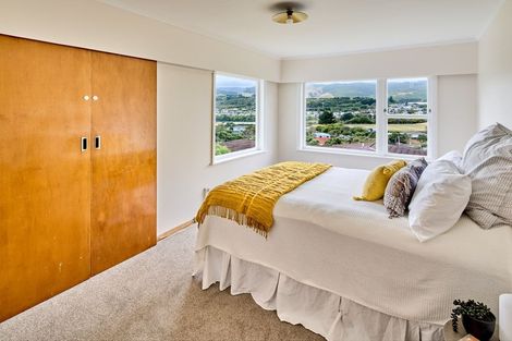 Photo of property in 44 Saint Johns Terrace, Tawa, Wellington, 5028