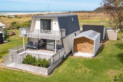 Photo of property in 3 Harapaki Road, Riversdale Beach, Masterton, 5872