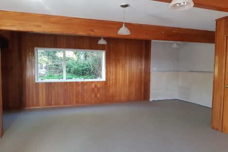 Photo of property in 11 Kingussie Place, Highland Park, Auckland, 2010