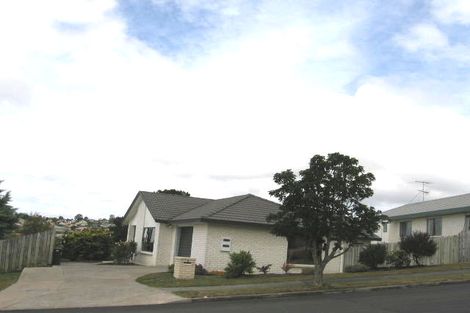 Photo of property in 14 Bluebird Crescent, Unsworth Heights, Auckland, 0632