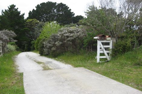 Photo of property in 1131 Whangaparaoa Road, Tindalls Beach, Whangaparaoa, 0930