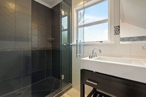 Photo of property in 113 Carlisle Road, Torbay, Auckland, 0632