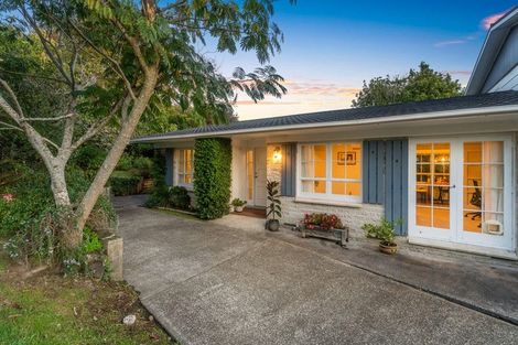 Photo of property in 2/220 East Coast Road, Forrest Hill, Auckland, 0620