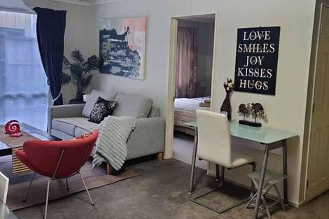 Photo of property in 404a Te Atatu Road, Te Atatu Peninsula, Auckland, 0610