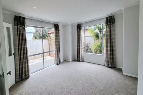 Photo of property in 23 Cambrian Crescent, Flat Bush, Auckland, 2016