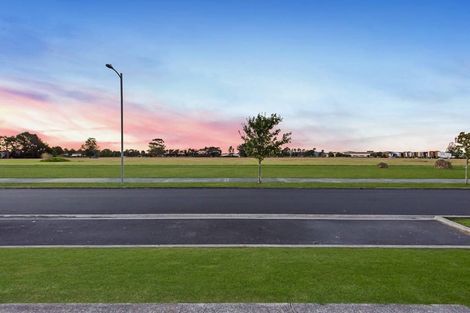 Photo of property in 15 Walsh Road, Papakura, 2110