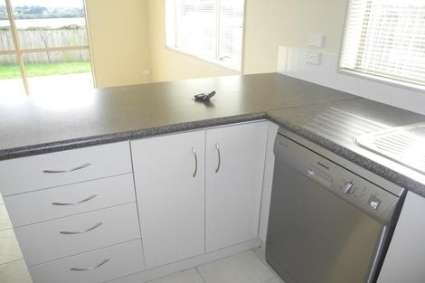 Photo of property in 24 Stranraer Crescent, Wattle Downs, Auckland, 2103