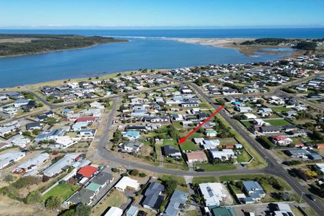Photo of property in 1 Andresen Street, Foxton Beach, Foxton, 4815