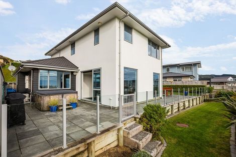 Photo of property in 7 Manapouri Lane, Aotea, Porirua, 5024