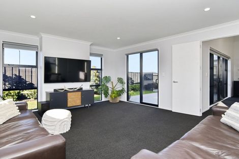 Photo of property in 33 Highgate Drive, Rangiora, 7400