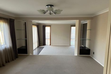 Photo of property in 5 Gibbston Crescent, Flat Bush, Auckland, 2016