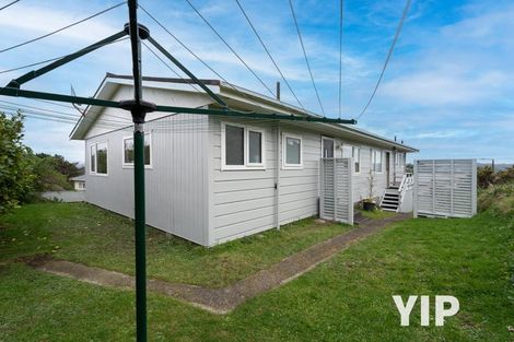 Photo of property in 9 Chetwode Grove, Newlands, Wellington, 6037