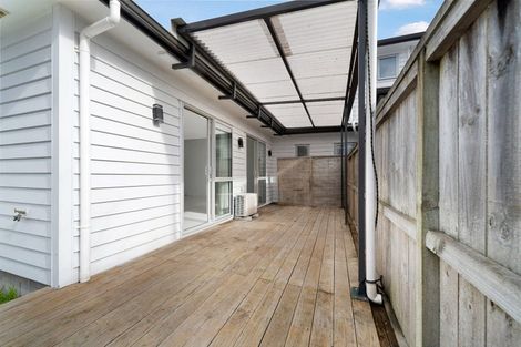 Photo of property in 4a Glenvil Lane, Te Atatu Peninsula, Auckland, 0610