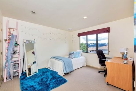 Photo of property in 1/4 Buncrana Place, Pinehill, Auckland, 0632