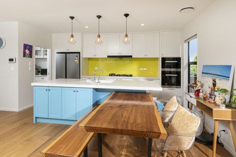 Photo of property in 8b Dallinghoe Crescent, Milford, Auckland, 0620