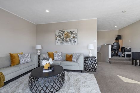 Photo of property in 1/5 Masterton Road, Rothesay Bay, Auckland, 0630