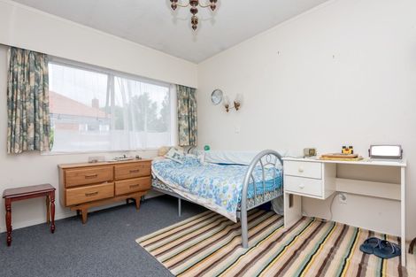Photo of property in 2/62 Uxbridge Road, Mellons Bay, Auckland, 2014
