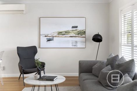 Photo of property in 1/17 Hillcrest Avenue, Hillcrest, Auckland, 0627