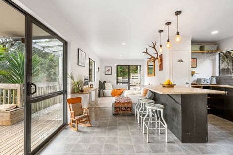 Photo of property in 15a Mount Avenue, Pauanui, Hikuai, 3579