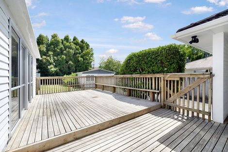 Photo of property in 16 Coniston Avenue, Te Atatu South, Auckland, 0610