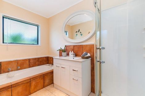 Photo of property in 2/41 Lyons Avenue, Murrays Bay, Auckland, 0630