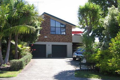 Photo of property in 6 Serrata Place, Browns Bay, Auckland, 0630