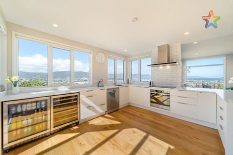 Photo of property in 24 Magnolia Grove, Maungaraki, Lower Hutt, 5010