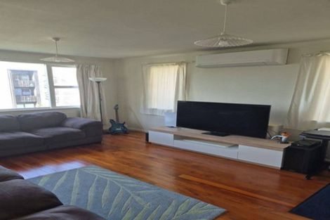 Photo of property in 38 Potter Avenue, Northcote, Auckland, 0627