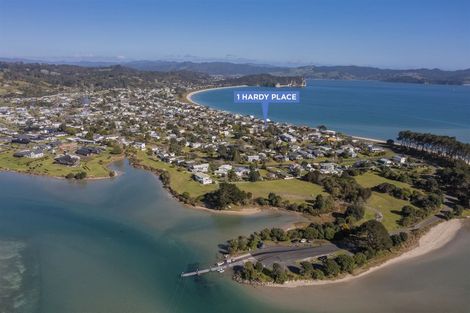 Photo of property in 1 Hardy Place, Cooks Beach, Whitianga, 3591