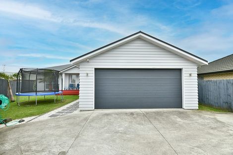 Photo of property in 16 Aitkenhead Court, Parakai, 0830