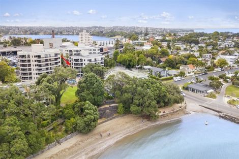 Photo of property in 2d/5 The Promenade, Takapuna, Auckland, 0622