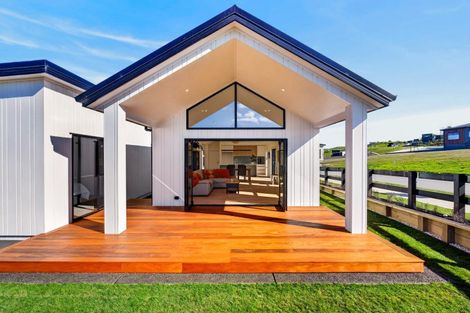 Photo of property in 8 Annie Aranui Drive, Poraiti, 4182