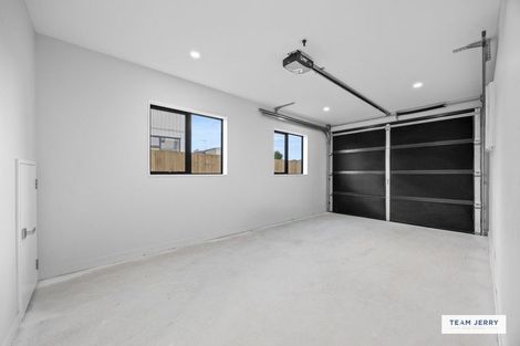 Photo of property in 40d Trentham Road, Papakura, 2110