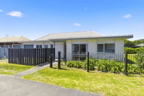 Photo of property in 2 Cypress Grove, Paraparaumu, 5032