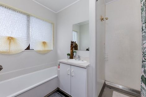 Photo of property in 5 San Bernadino Drive, Henderson, Auckland, 0612
