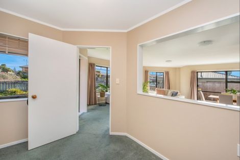 Photo of property in 17 Mews Place, Forest Lake, Hamilton, 3200