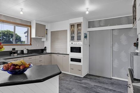 Photo of property in 74 Riemenschneider Street, Manaia, 4612