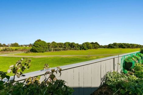 Photo of property in 58 Butterworth Crescent, Papamoa Beach, Papamoa, 3118