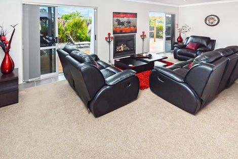 Photo of property in 10 Glenross Drive, Wattle Downs, Auckland, 2103